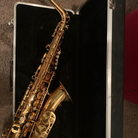 Saxophone - Picture 2 of 4